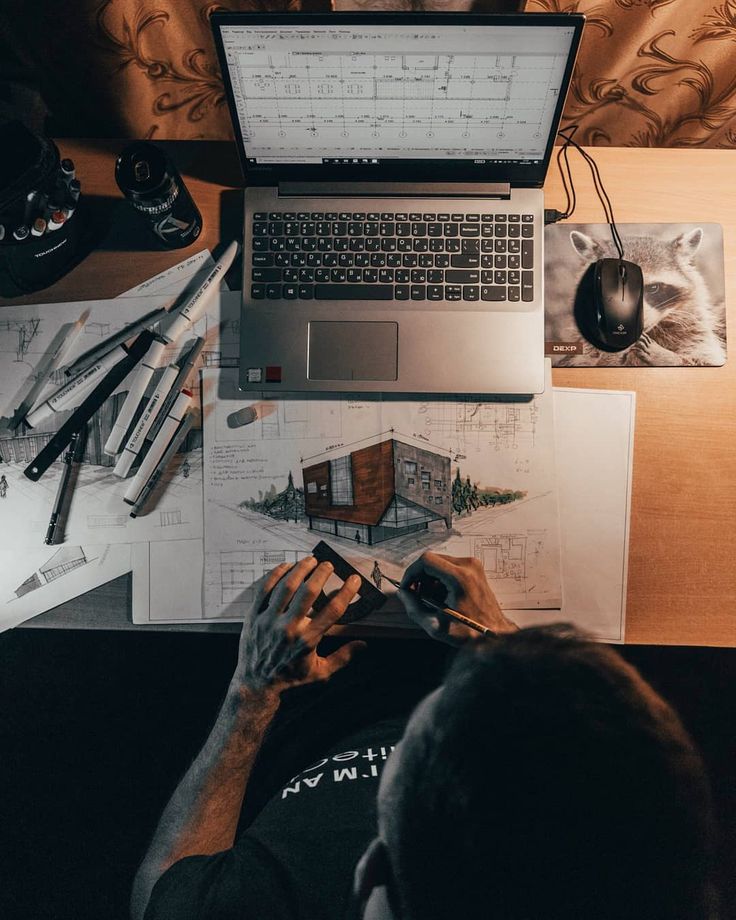 Praca nad projektem domu drewnianego